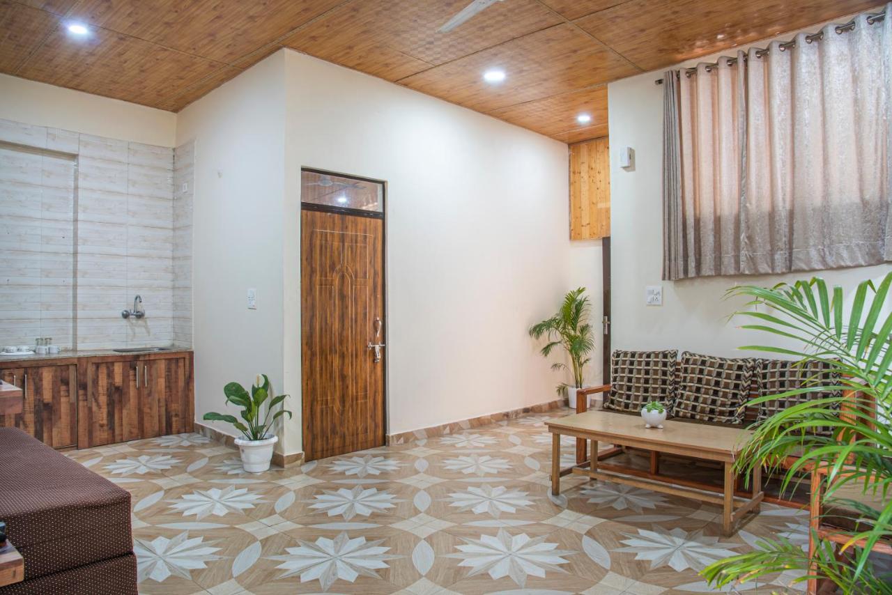 Valley View Apartments Kasauli Bagian luar foto